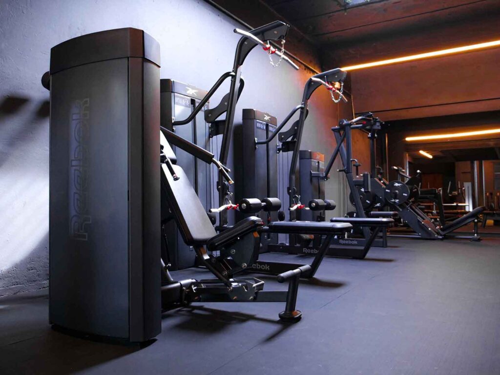 Academia com linha de força Reebok